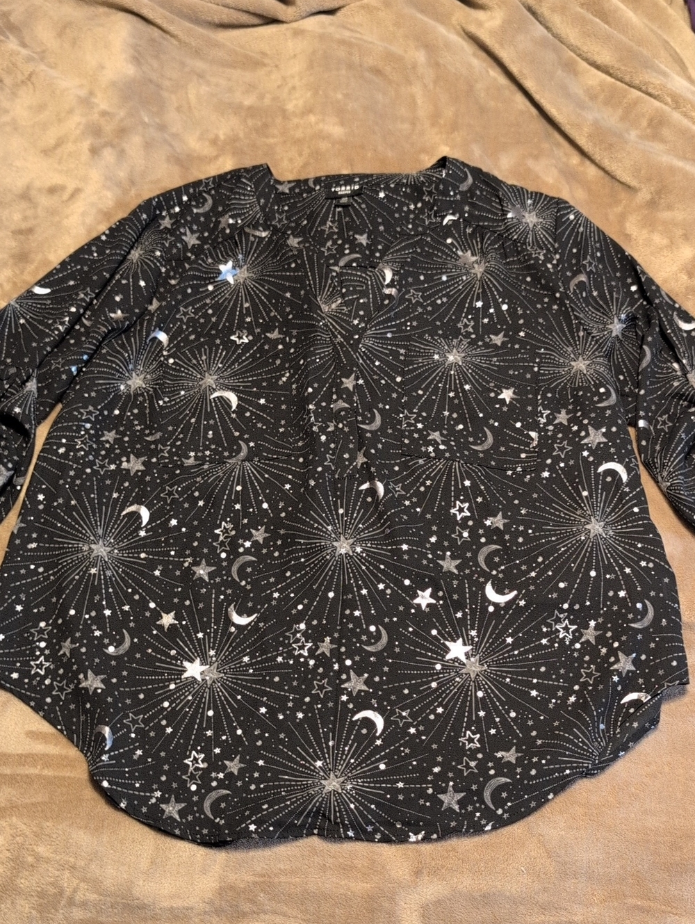 Torrid Harper Black Celestial Print Women’s Blouse Size 00 - Picture 1 of 5